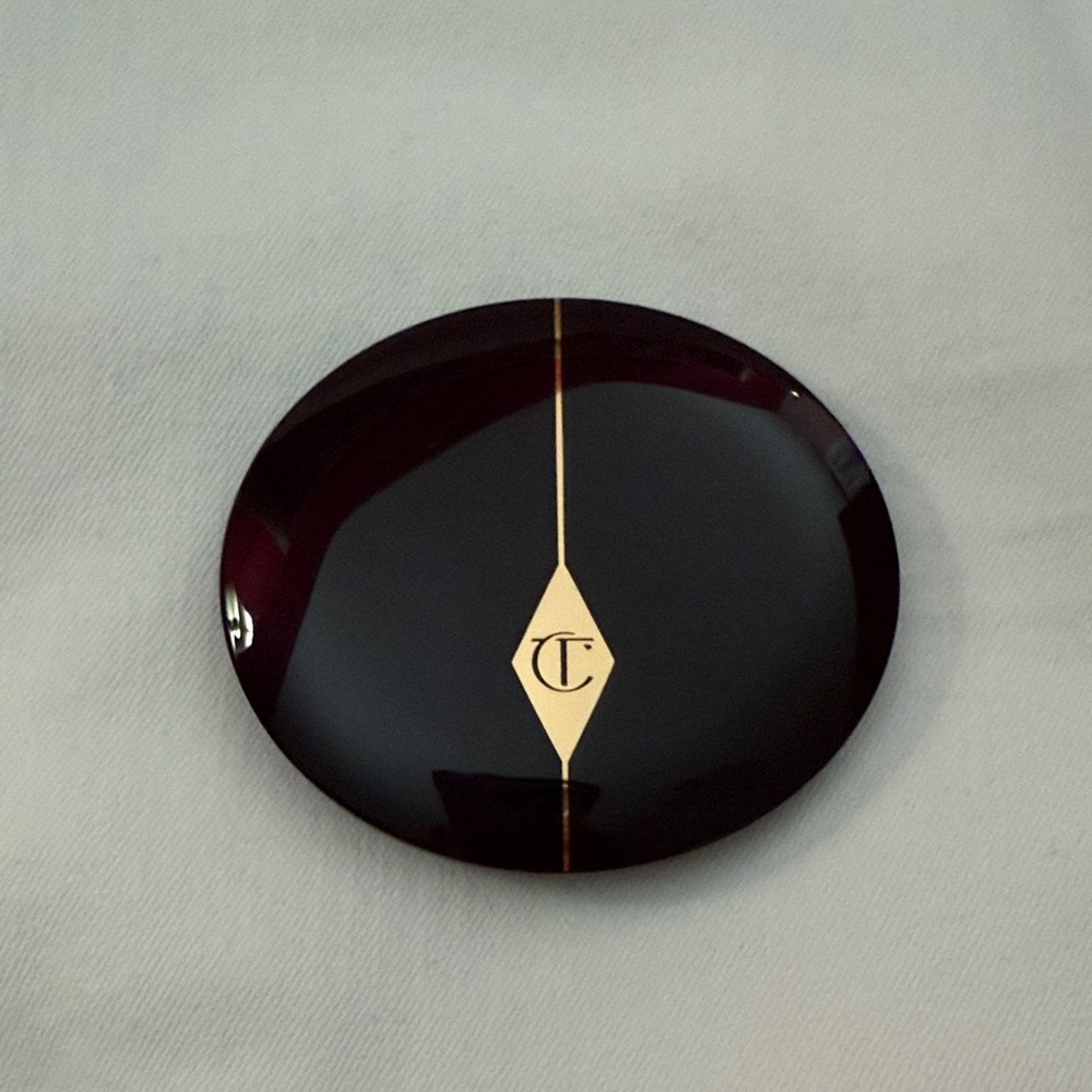 Charlotte Tilbury swish & glow blush.